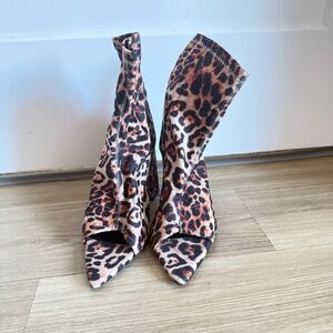 Leopard Print Pointed Toe Heeled Booties – Size 6 – Never Worn